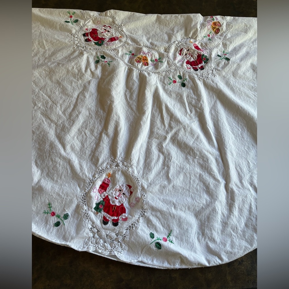 Vintage round scalloped cotton crocheted Christmas Santa white tablecloth 66"